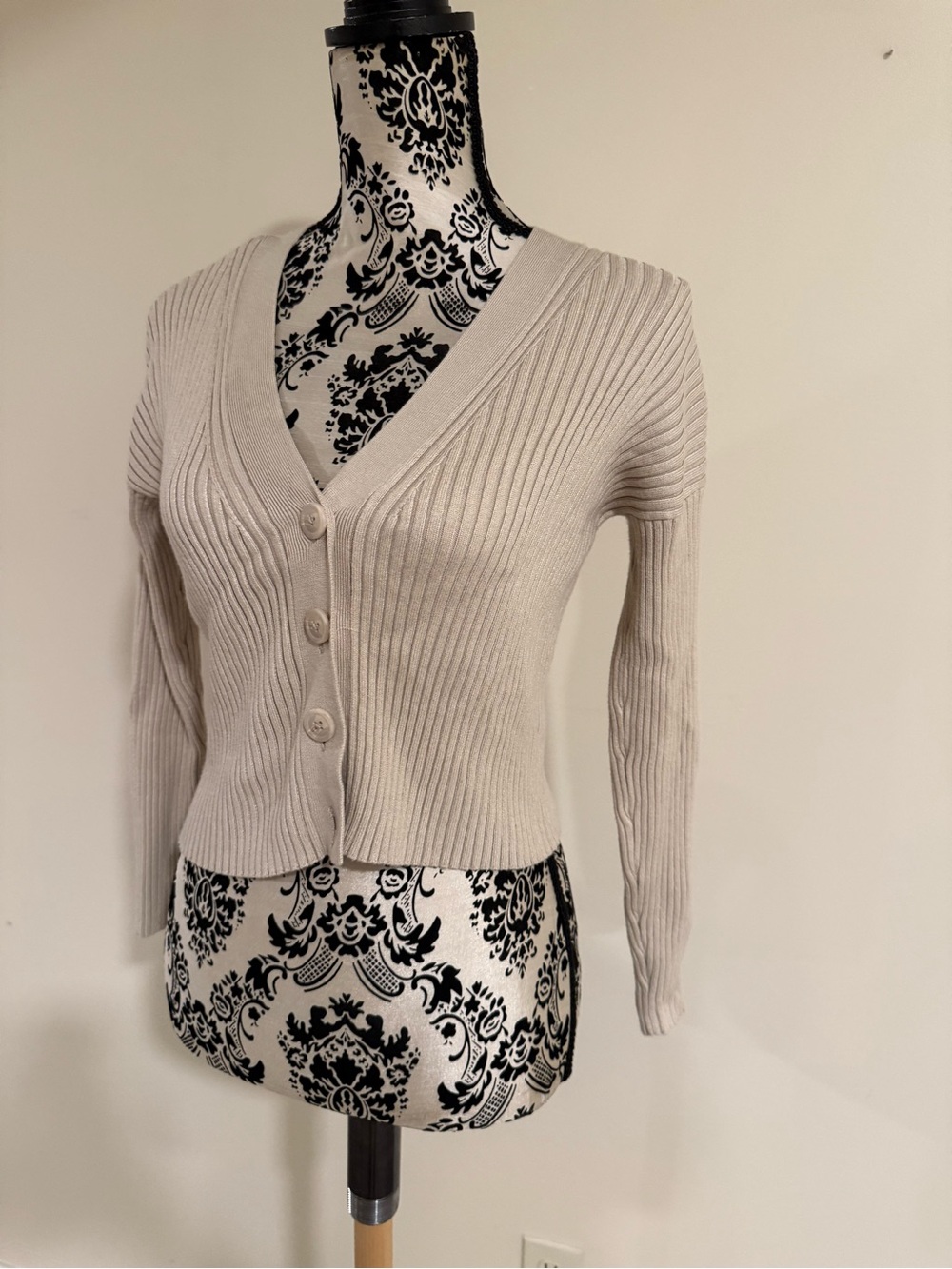 Abercrombie & Fitch Cropped Cardigan - Picture 3 of 6